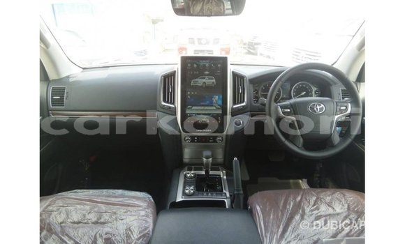 Buy Import Toyota Land Cruiser White Car in Import - Dubai in Great Comore Buy Import Toyota Land Cruiser White Car in Import - Dubai in Great Comore