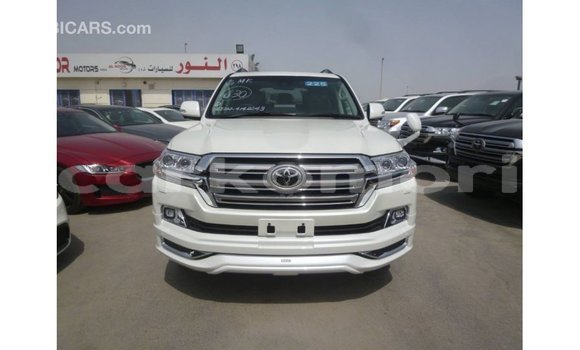 Buy Import Toyota Land Cruiser White Car in Import - Dubai in Great Comore Buy Import Toyota Land Cruiser White Car in Import - Dubai in Great Comore