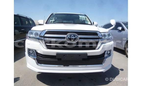 Buy Import Toyota Land Cruiser White Car in Import - Dubai in Great Comore Buy Import Toyota Land Cruiser White Car in Import - Dubai in Great Comore
