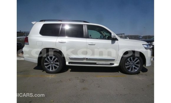 Buy Import Toyota Land Cruiser White Car in Import - Dubai in Great Comore Buy Import Toyota Land Cruiser White Car in Import - Dubai in Great Comore