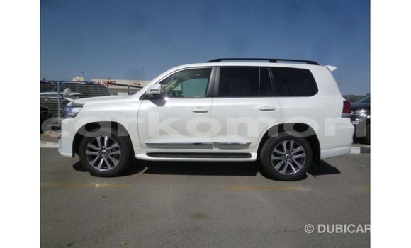 Buy Import Toyota Land Cruiser White Car in Import - Dubai in Great Comore Buy Import Toyota Land Cruiser White Car in Import - Dubai in Great Comore