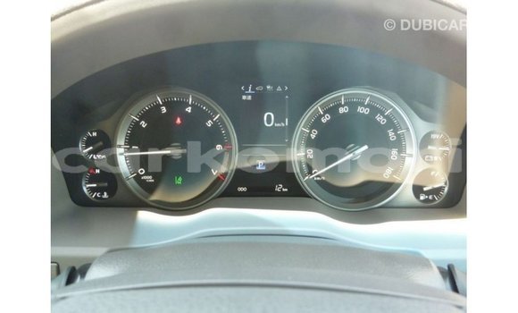 Buy Import Toyota Land Cruiser White Car in Import - Dubai in Great Comore Buy Import Toyota Land Cruiser White Car in Import - Dubai in Great Comore
