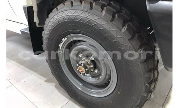 Buy Import Toyota Land Cruiser White Car in Import - Dubai in Great Comore Buy Import Toyota Land Cruiser White Car in Import - Dubai in Great Comore