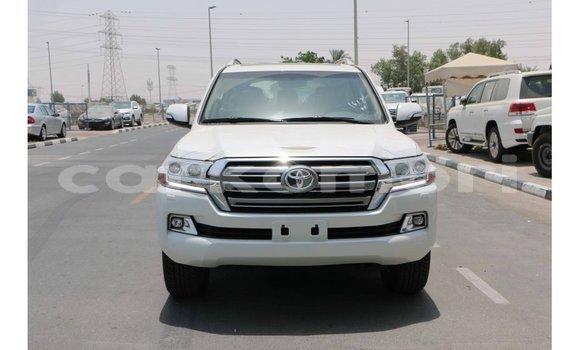 Buy Import Toyota Land Cruiser White Car in Import - Dubai in Great Comore Buy Import Toyota Land Cruiser White Car in Import - Dubai in Great Comore