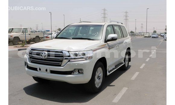 Buy Import Toyota Land Cruiser White Car in Import - Dubai in Great Comore Buy Import Toyota Land Cruiser White Car in Import - Dubai in Great Comore
