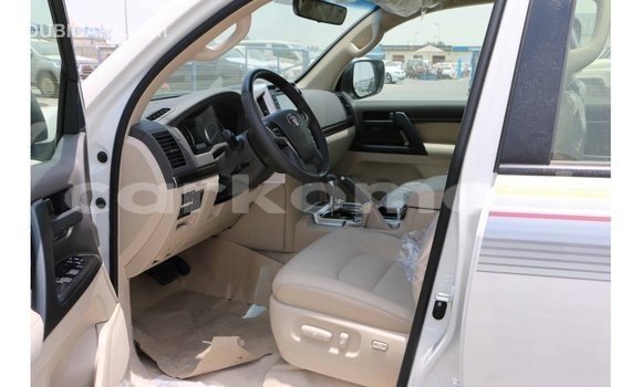 Buy Import Toyota Land Cruiser White Car in Import - Dubai in Great Comore Buy Import Toyota Land Cruiser White Car in Import - Dubai in Great Comore