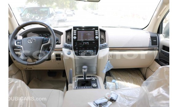 Buy Import Toyota Land Cruiser White Car in Import - Dubai in Great Comore Buy Import Toyota Land Cruiser White Car in Import - Dubai in Great Comore