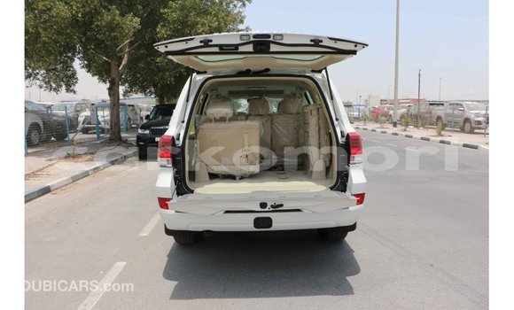 Buy Import Toyota Land Cruiser White Car in Import - Dubai in Great Comore Buy Import Toyota Land Cruiser White Car in Import - Dubai in Great Comore