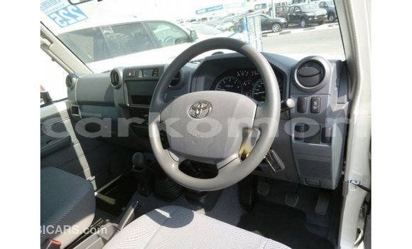Buy Import Toyota Land Cruiser White Car in Import - Dubai in Great Comore Buy Import Toyota Land Cruiser White Car in Import - Dubai in Great Comore