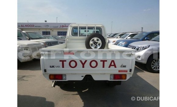 Buy Import Toyota Land Cruiser White Car in Import - Dubai in Great Comore Buy Import Toyota Land Cruiser White Car in Import - Dubai in Great Comore