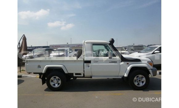 Buy Import Toyota Land Cruiser White Car in Import - Dubai in Great Comore Buy Import Toyota Land Cruiser White Car in Import - Dubai in Great Comore