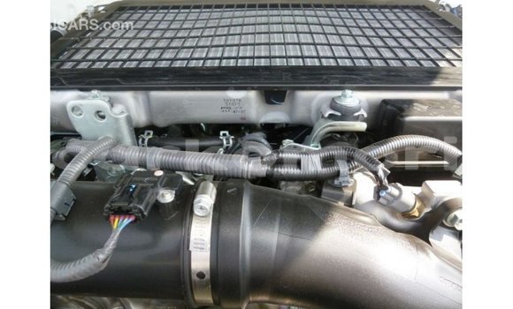 Buy Import Toyota Land Cruiser White Car in Import - Dubai in Great Comore Buy Import Toyota Land Cruiser White Car in Import - Dubai in Great Comore