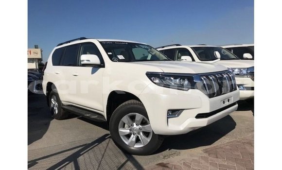 Acheter Import Voiture Toyota Prado Blanc à Import - Dubai, Grande Comore