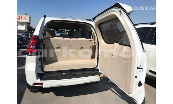 Acheter Import Voiture Toyota Prado Blanc à Import - Dubai, Grande Comore Acheter Import Voiture Toyota Prado Blanc à Import - Dubai, Grande Comore