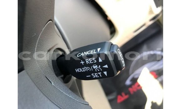 Acheter Import Voiture Toyota Prado Blanc à Import - Dubai, Grande Comore Acheter Import Voiture Toyota Prado Blanc à Import - Dubai, Grande Comore