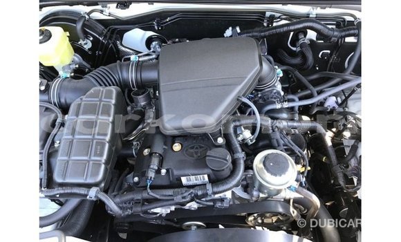 Acheter Import Voiture Toyota Prado Blanc à Import - Dubai, Grande Comore Acheter Import Voiture Toyota Prado Blanc à Import - Dubai, Grande Comore