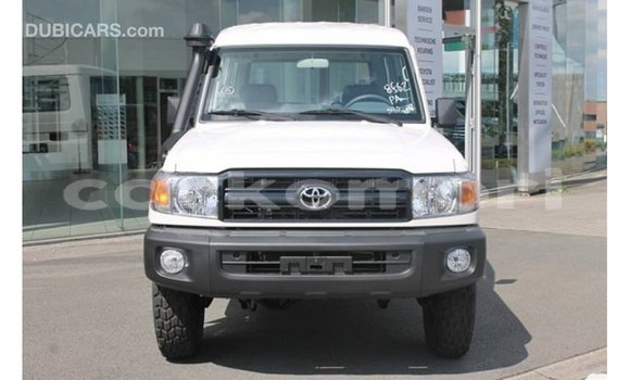 Acheter Import Voiture Toyota Land Cruiser Blanc à Import - Dubai, Grande Comore Acheter Import Voiture Toyota Land Cruiser Blanc à Import - Dubai, Grande Comore