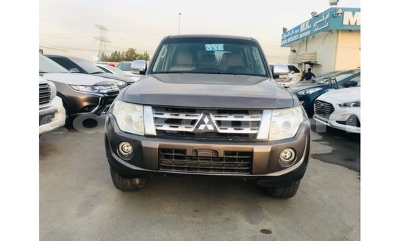 Acheter Import Voiture Mitsubishi Pajero Marron à Import - Dubai, Grande Comore Acheter Import Voiture Mitsubishi Pajero Marron à Import - Dubai, Grande Comore