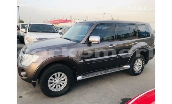 Acheter Import Voiture Mitsubishi Pajero Marron à Import - Dubai, Grande Comore Acheter Import Voiture Mitsubishi Pajero Marron à Import - Dubai, Grande Comore