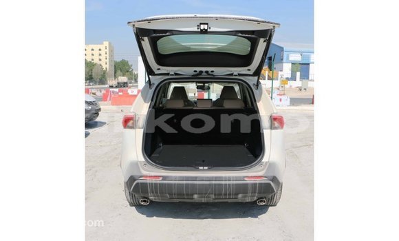 Buy Import Toyota 4Runner White Car in Import - Dubai in Great Comore Buy Import Toyota 4Runner White Car in Import - Dubai in Great Comore