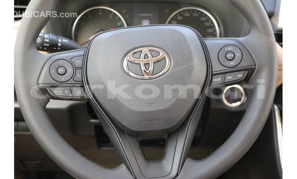 Buy Import Toyota 4Runner White Car in Import - Dubai in Great Comore Buy Import Toyota 4Runner White Car in Import - Dubai in Great Comore