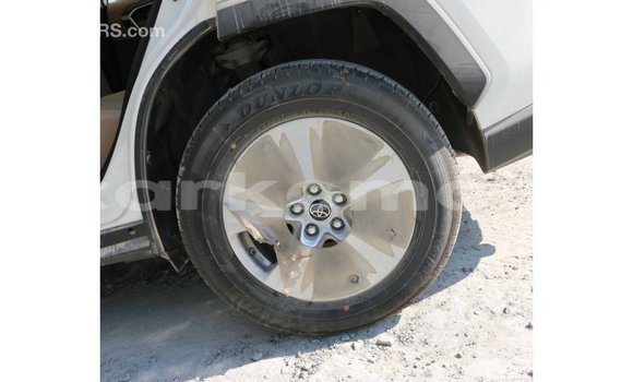 Buy Import Toyota 4Runner White Car in Import - Dubai in Great Comore Buy Import Toyota 4Runner White Car in Import - Dubai in Great Comore