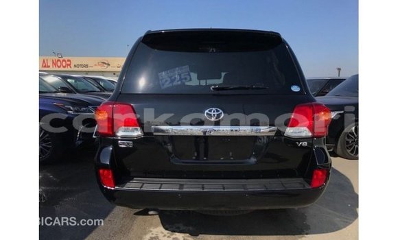 Acheter Import Voiture Toyota Land Cruiser Noir à Import - Dubai, Grande Comore Acheter Import Voiture Toyota Land Cruiser Noir à Import - Dubai, Grande Comore