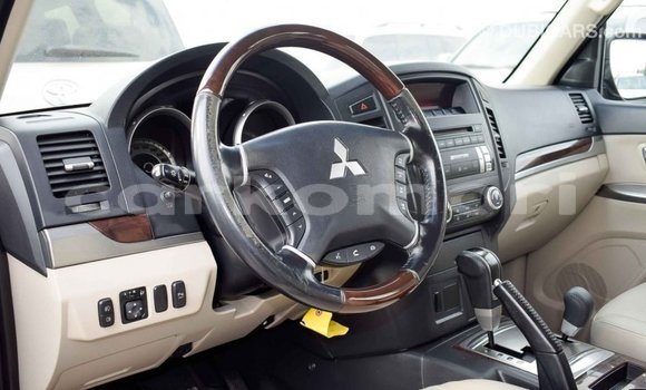 Acheter Import Voiture Mitsubishi Pajero Noir à Import - Dubai, Grande Comore Acheter Import Voiture Mitsubishi Pajero Noir à Import - Dubai, Grande Comore