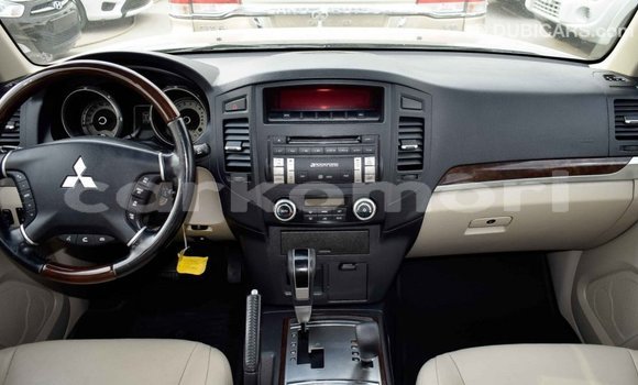 Acheter Import Voiture Mitsubishi Pajero Noir à Import - Dubai, Grande Comore Acheter Import Voiture Mitsubishi Pajero Noir à Import - Dubai, Grande Comore