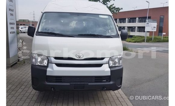 Acheter Import Voiture Toyota Hiace Blanc à Import - Dubai, Grande Comore Acheter Import Voiture Toyota Hiace Blanc à Import - Dubai, Grande Comore