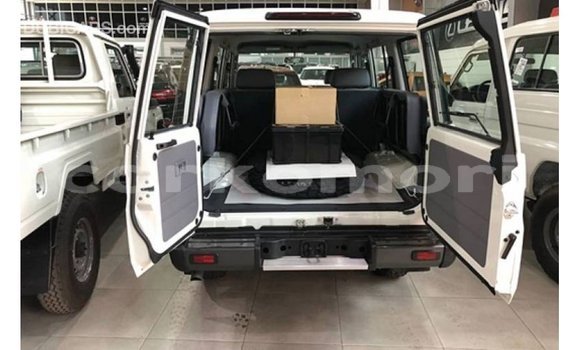 Buy Import Toyota Land Cruiser White Car in Import - Dubai in Great Comore Buy Import Toyota Land Cruiser White Car in Import - Dubai in Great Comore