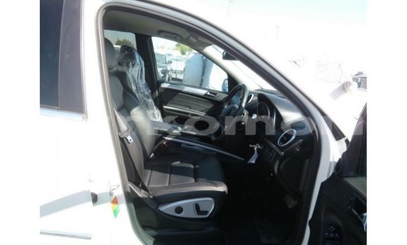 Acheter Import Voiture Mercedes-Benz 190 Blanc à Import - Dubai, Grande Comore Acheter Import Voiture Mercedes-Benz 190 Blanc à Import - Dubai, Grande Comore