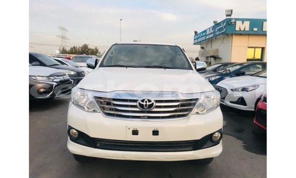 Acheter Import Voiture Toyota Fortuner Blanc à Import - Dubai, Grande Comore Acheter Import Voiture Toyota Fortuner Blanc à Import - Dubai, Grande Comore