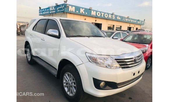 Acheter Import Voiture Toyota Fortuner Blanc à Import - Dubai, Grande Comore Acheter Import Voiture Toyota Fortuner Blanc à Import - Dubai, Grande Comore