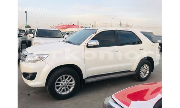 Acheter Import Voiture Toyota Fortuner Blanc à Import - Dubai, Grande Comore Acheter Import Voiture Toyota Fortuner Blanc à Import - Dubai, Grande Comore