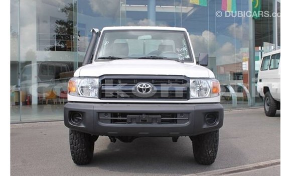 Buy Import Toyota Land Cruiser White Car in Import - Dubai in Great Comore Buy Import Toyota Land Cruiser White Car in Import - Dubai in Great Comore