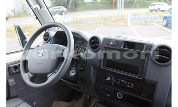 Buy Import Toyota Land Cruiser White Car in Import - Dubai in Great Comore Buy Import Toyota Land Cruiser White Car in Import - Dubai in Great Comore