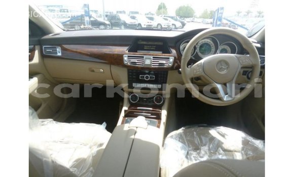 Acheter Import Voiture Mercedes-Benz 190 Blanc à Import - Dubai, Grande Comore Acheter Import Voiture Mercedes-Benz 190 Blanc à Import - Dubai, Grande Comore