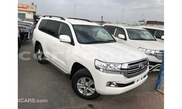 Buy Import Toyota Land Cruiser White Car in Import - Dubai in Great Comore Buy Import Toyota Land Cruiser White Car in Import - Dubai in Great Comore