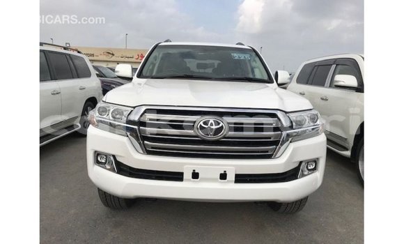 Buy Import Toyota Land Cruiser White Car in Import - Dubai in Great Comore Buy Import Toyota Land Cruiser White Car in Import - Dubai in Great Comore