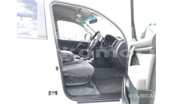 Buy Import Toyota Land Cruiser White Car in Import - Dubai in Great Comore Buy Import Toyota Land Cruiser White Car in Import - Dubai in Great Comore