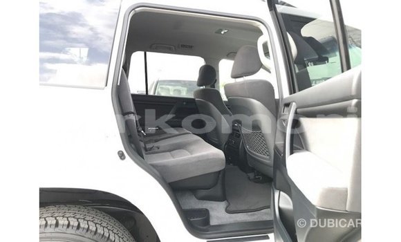Buy Import Toyota Land Cruiser White Car in Import - Dubai in Great Comore Buy Import Toyota Land Cruiser White Car in Import - Dubai in Great Comore