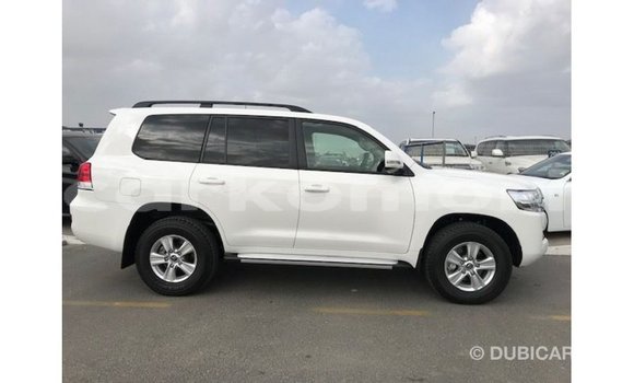 Buy Import Toyota Land Cruiser White Car in Import - Dubai in Great Comore Buy Import Toyota Land Cruiser White Car in Import - Dubai in Great Comore