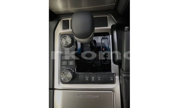 Buy Import Toyota Land Cruiser White Car in Import - Dubai in Great Comore Buy Import Toyota Land Cruiser White Car in Import - Dubai in Great Comore