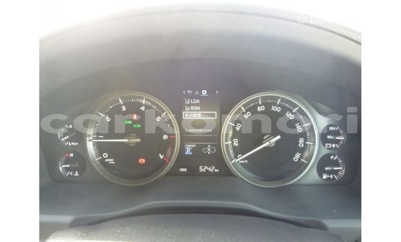 Acheter Import Voiture Toyota Land Cruiser Blanc à Import - Dubai, Grande Comore Acheter Import Voiture Toyota Land Cruiser Blanc à Import - Dubai, Grande Comore