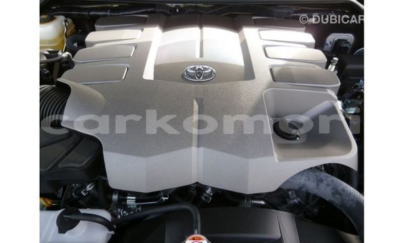Acheter Import Voiture Toyota Land Cruiser Blanc à Import - Dubai, Grande Comore Acheter Import Voiture Toyota Land Cruiser Blanc à Import - Dubai, Grande Comore