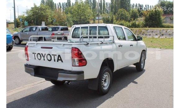 Acheter Import Voiture Toyota Hilux Blanc à Import - Dubai, Grande Comore Acheter Import Voiture Toyota Hilux Blanc à Import - Dubai, Grande Comore