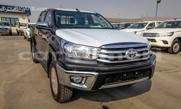 Acheter Import Voiture Toyota Hilux Noir à Import - Dubai, Grande Comore Acheter Import Voiture Toyota Hilux Noir à Import - Dubai, Grande Comore