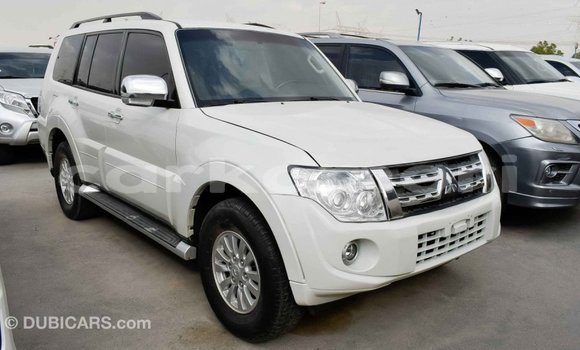 Acheter Import Voiture Mitsubishi Pajero Blanc à Import - Dubai, Grande Comore Acheter Import Voiture Mitsubishi Pajero Blanc à Import - Dubai, Grande Comore