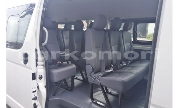 Acheter Import Voiture Toyota Hiace Blanc à Import - Dubai, Grande Comore Acheter Import Voiture Toyota Hiace Blanc à Import - Dubai, Grande Comore